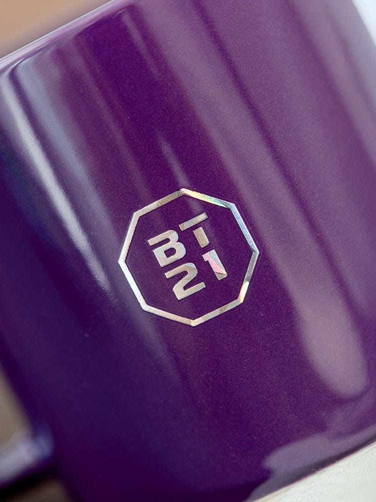 BT21 RJ Premium K Edition Mother-of-pearl Graphic Mug (320ml) LINE FRIENDS : détail logo RJ sur mug violet, style kawaii