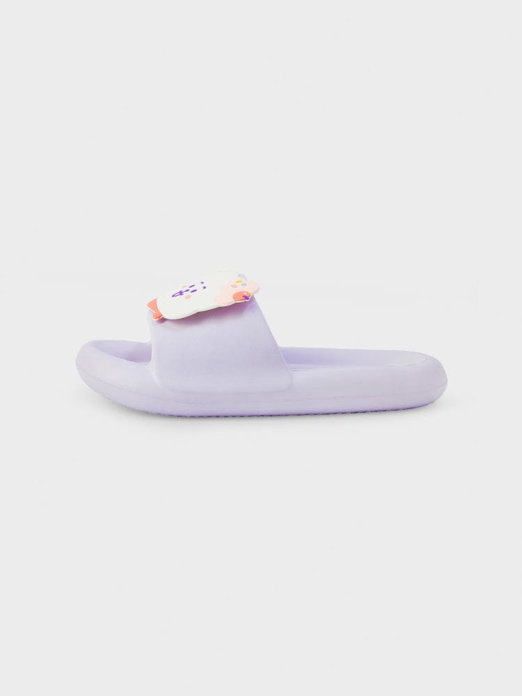 BT21 RJ SLIPPERS ON THE CLOUD EDITION : chaussons officiels LINE FRIENDS sur fond clair, alpaga RJ kawaii sur nuages