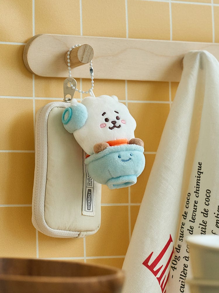 BT21 RJ WELCOME PARTY RICE BOWL DOLL KEYRING (S) LINE FRIENDS : porte-clés alpaga RJ sur trousse, ambiance K-pop.