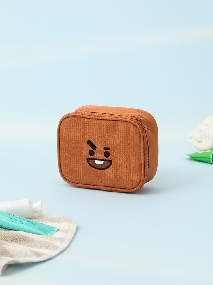 BT21 SHOOKY BASIC MULTI POUCH (S) : pochette multi-usage marron avec visage de Shooky sur fond bleu ciel.
