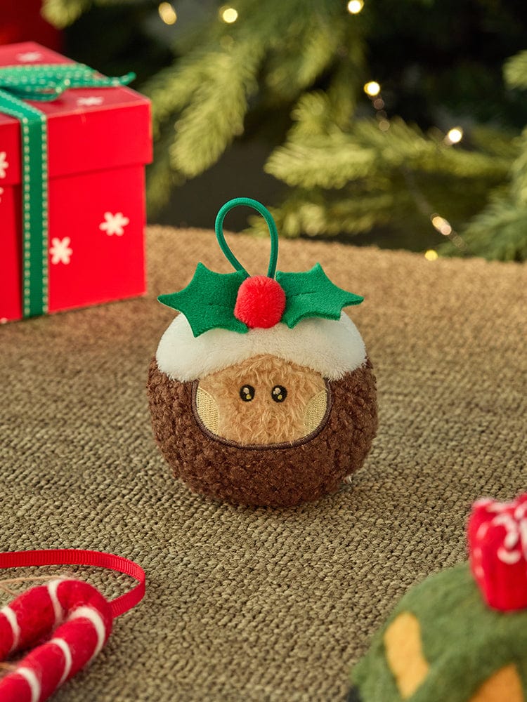BT21 SHOOKY mini minini ORNAMENT PLUSH KEYRING PETITE HOLIDAY, porte-clés sur tapis près sapin et cadeaux