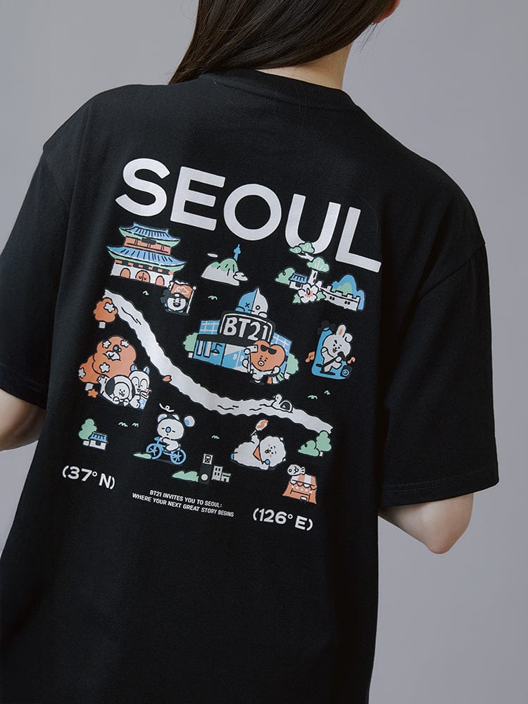 BT21 SHORT SLEEVE T-SHIRTS SEOUL EDITION ver.1 (BLACK) de dos, avec personnages BT21 et ville de Séoul, look K-pop