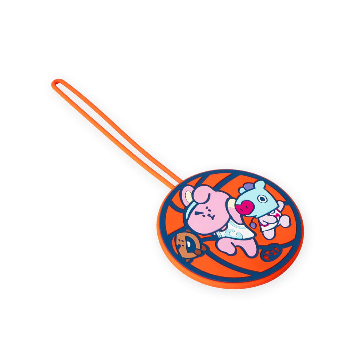 BT21 SPORTS CLUB LUGGAGE TAG BASKETBALL de LINE FRIENDS : étiquette de valise orange avec personnages BT21 sur fond blanc.