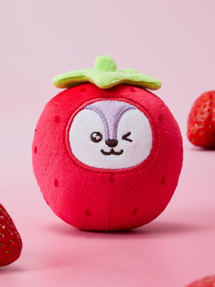 BT21 STRESS BALL STRAWBERRY PARTY, balle anti-stress rouge en peluche face fraise, LINE FRIENDS, fond rose pastel.
