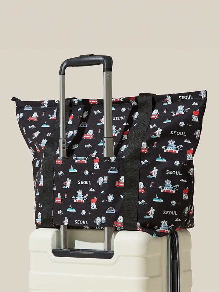 BT21 TRAVEL FOLDING BAG SEOUL EDITION LINE FRIENDS, sac pliable noir à motifs "SEOUL" sur valise, personnages BT21