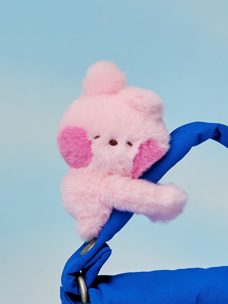 BT21 mini minini MAGNET PLUSH KEYRING HUG ME, porte-clés en peluche rose sur sac bleu, LINE FRIENDS, univers BT21