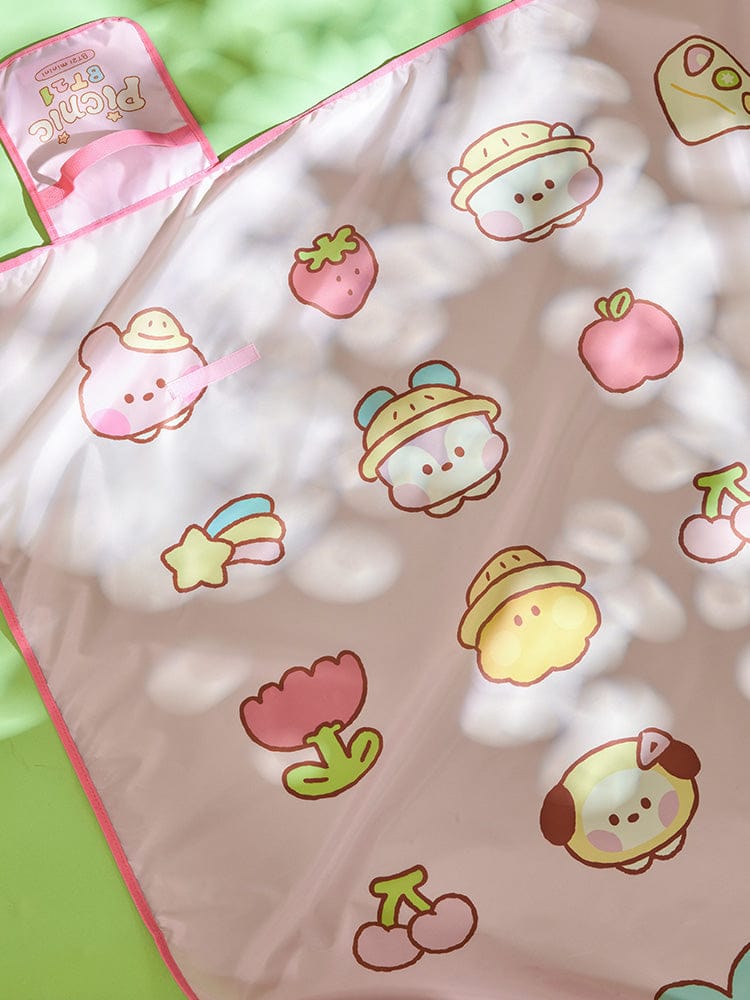 BT21 mini minini PICNIC MAT PICNIC MATE LINE FRIENDS : tapis de pique-nique compact, motif mini personnages sur tissu blanc.