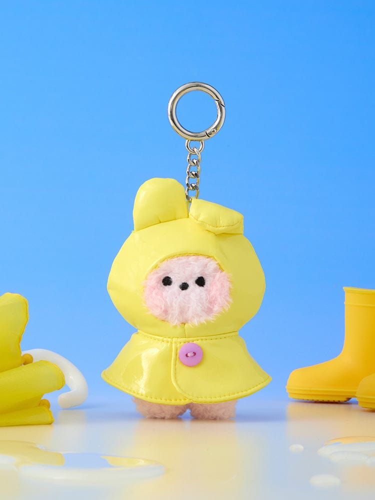 BT21 mini minini PLUSH KEYRING RAINY DAY porte-clés en peluche jaune, personnage Minini sous pluie, LINE FRIENDS, fond bleu