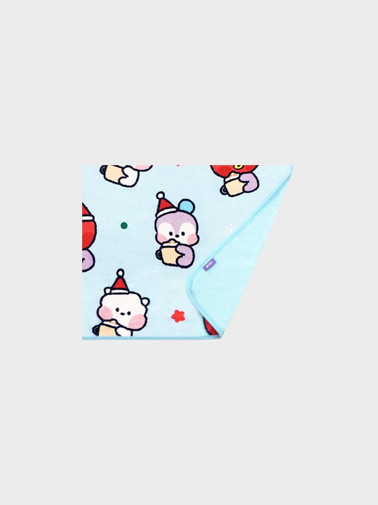 BT21 minini BLANKET (BLUE) LINE FRIENDS : couverture kawaii bleue aux personnages BT21, ambiance chaleureuse intérieure.