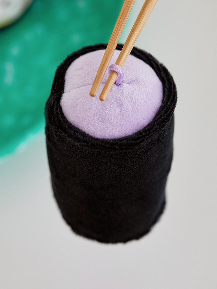 BT21 minini GIMBAP PLUSH SET BUNSIK, peluche moelleuse BUNSIK avec baguettes, décor vert sur fond blanc