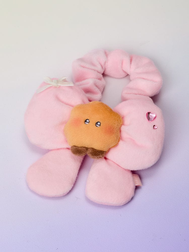 BT21 minini RIBBON PLUSH BAND RIBBONED U de LINE FRIENDS, peluche rose avec ruban, sur fond clair, style chambre