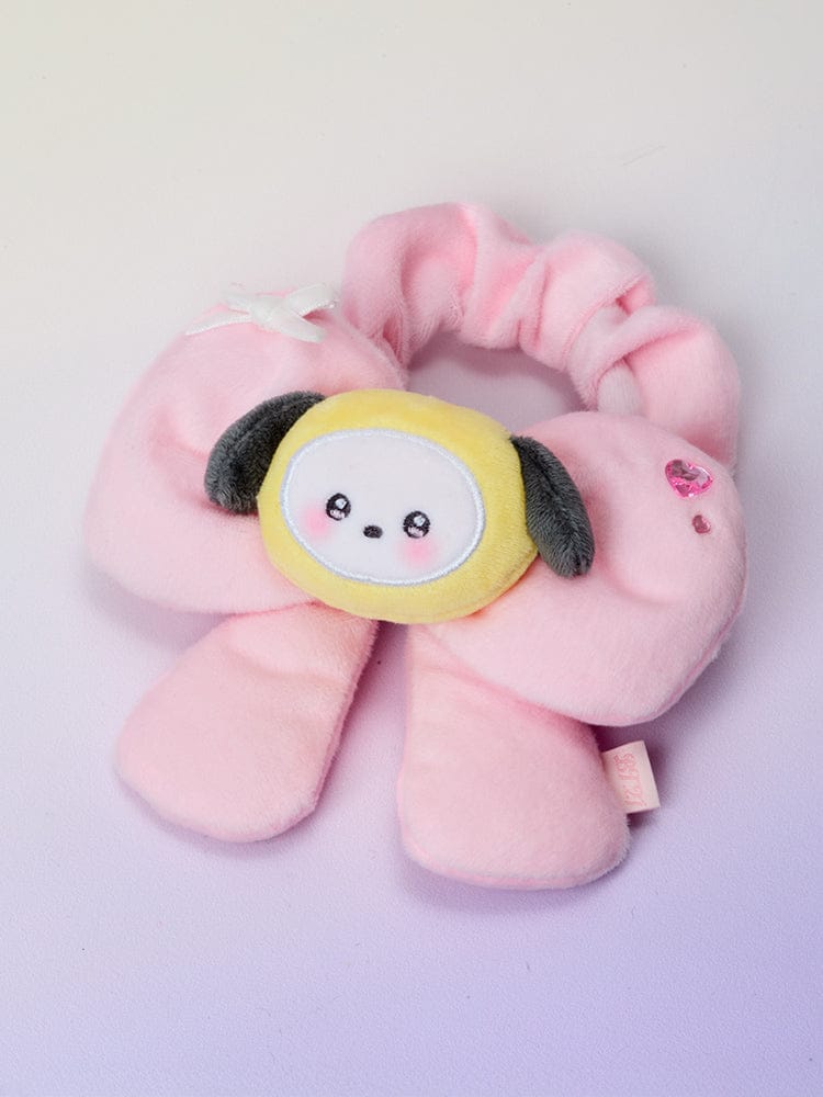 BT21 minini RIBBON PLUSH BAND RIBBONED U, peluche rose LINE FRIENDS/BTS, en forme de bande avec ruban, fond clair.