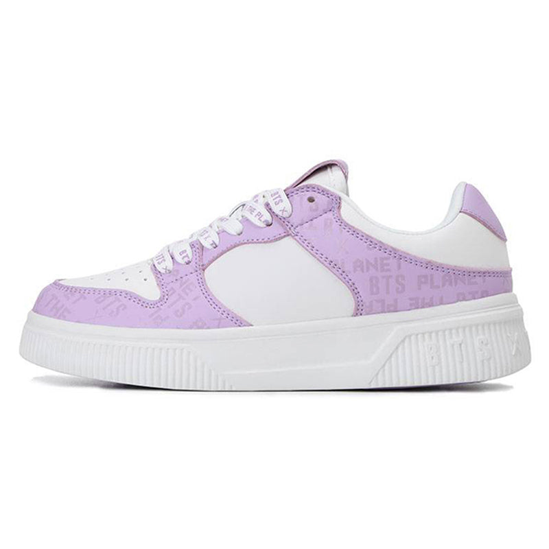 Décris l'image en français en mentionnant le produit, la marque et le contexte visuel : BTS x The Planet Oneil Shoes - Purple (HSBTS011-607)