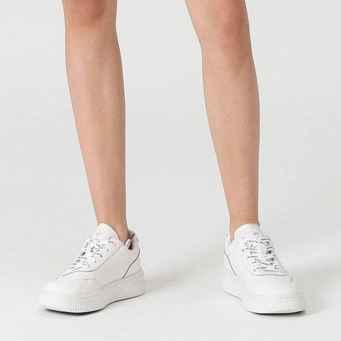 BTS x The Planet Oneil Shoes - White (HSBTS012-100), marque BTS, chaussures blanches portées sur fond clair, vue de côté