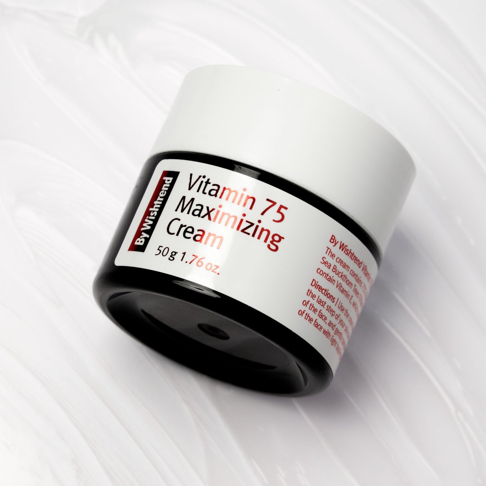 Pot de BY WISHTREND Vitamin 75 Maximizing Cream 50g sur fond blanc, crème de soin éclaircissante.