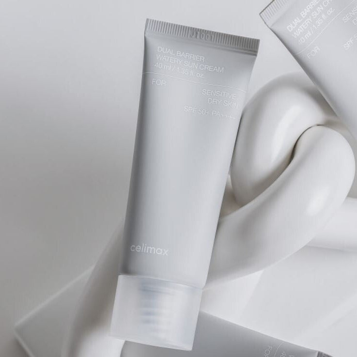 Décris l'image en français en mentionnant le produit, la marque et le contexte visuel. CELIMAX Dual Barrier Watery Sun Cream 40ml
