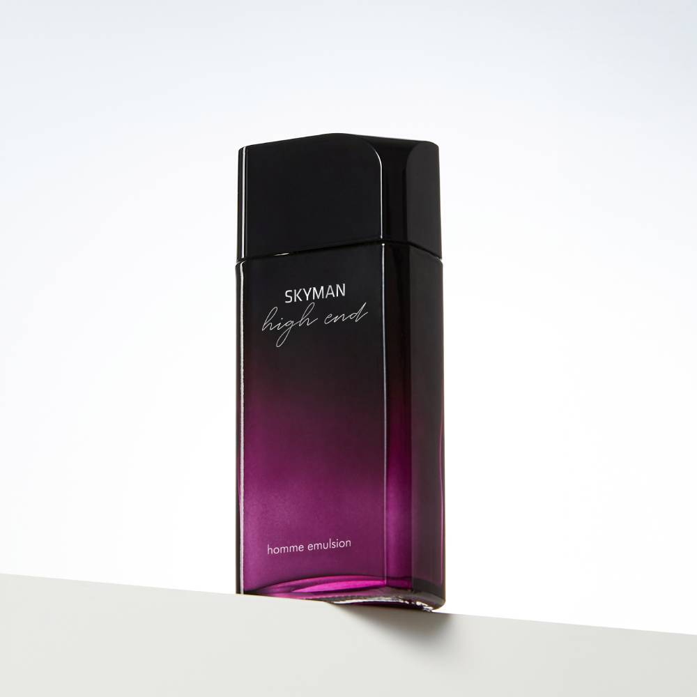 CHARMZONE Skyman High-End Homme Emulsion 130ml, flacon noir et violet sur fond blanc, vue produit.