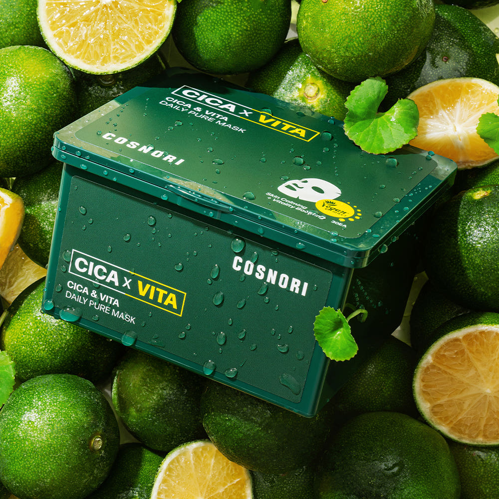 COSNORI Cica & Vita Daily Pure Mask 30 sheets sur fond citron-vert et feuilles, boîte verte, gouttes d’eau