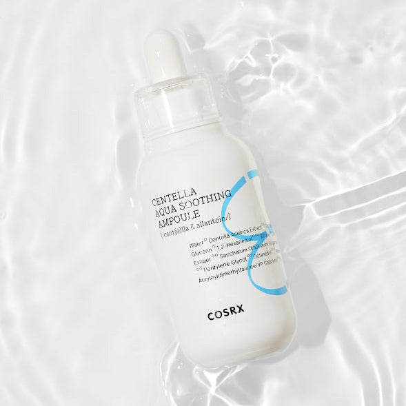 COSRX Hydrium Centella Aqua Soothing Ampoule 40ml de la marque COSRX, flacon apaisant sur fond clair texture hydratante