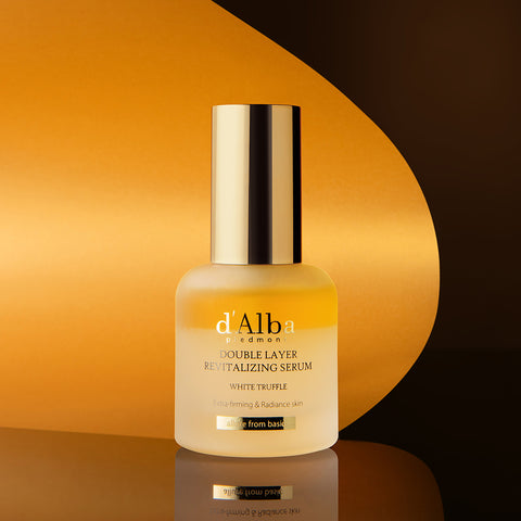 D'ALBA Vegan Double Serum 30ml de d'Alba sur fond orange, flacon blanc avec étiquette "Double Layer Revitalizing"