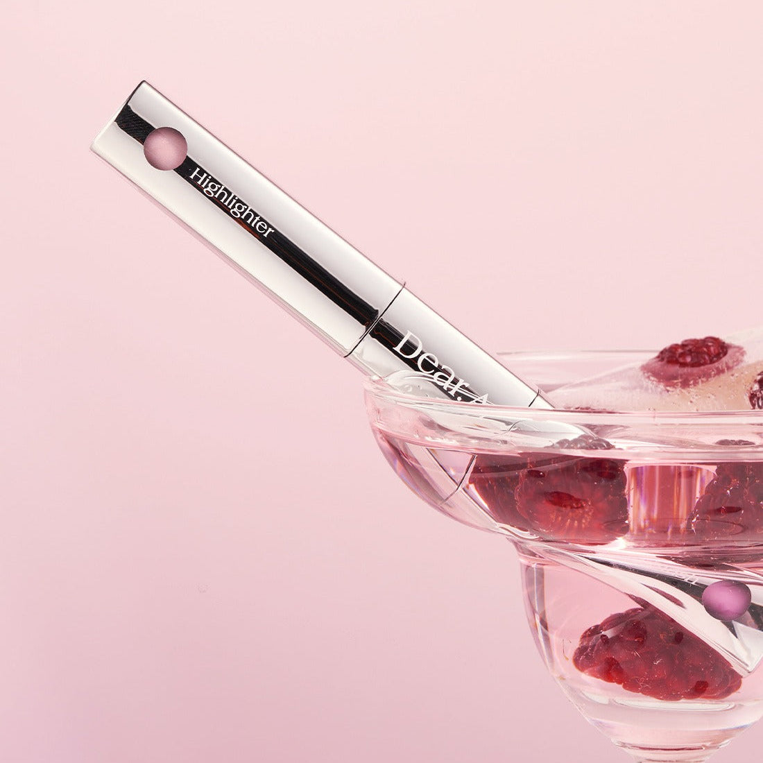 DEAR.A Blush & Beam Dual Stick de la marque DEAR.A, packaging cosmétique rose sur fond pastel, contexte visuel maquillage