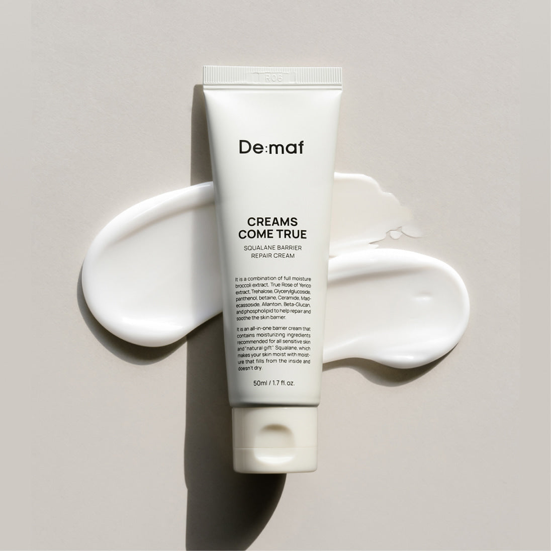 DE:MAF Creamscumtrue Squalane Barrier Repair Cream 50ml de De:maf, tube sur fond clair avec reflet crème, usage soins visage.