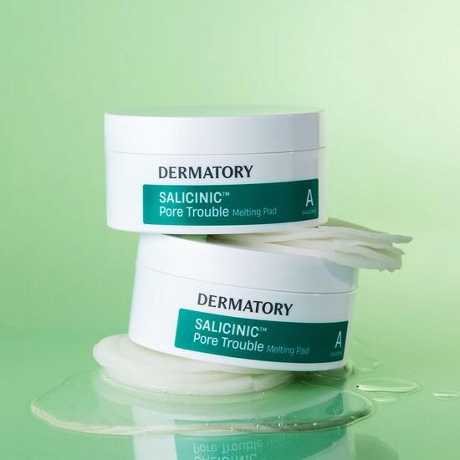 DERMATORY Salicinic Pore Trouble Melting Pad 30 Sheets, boîtiers blanc&vert sur fond vert pastel, pads en pile