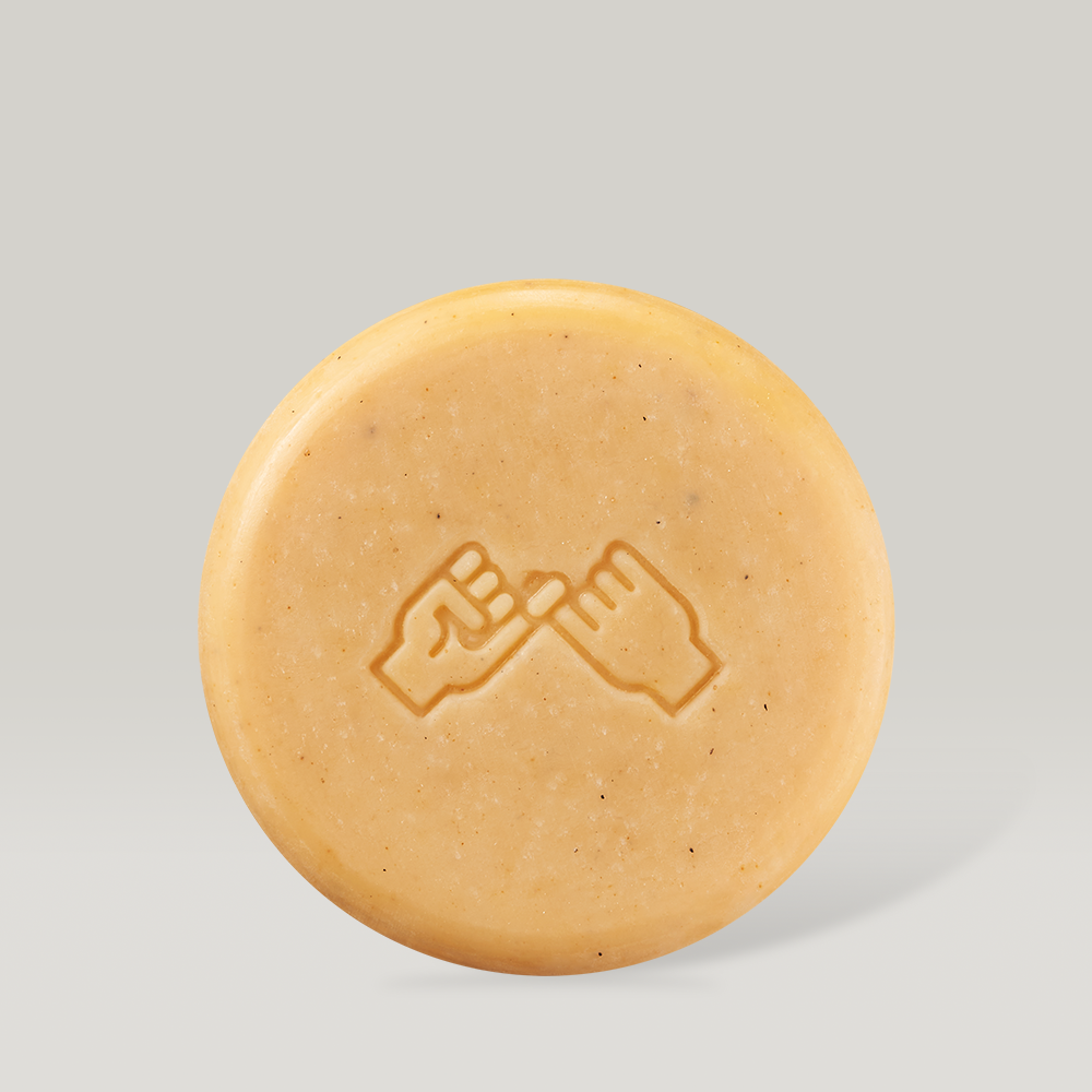 Savon solide DONGGUBAT Field Face & Body Bar Lemongrass en gros plan, marque et contexte studio sur fond clair