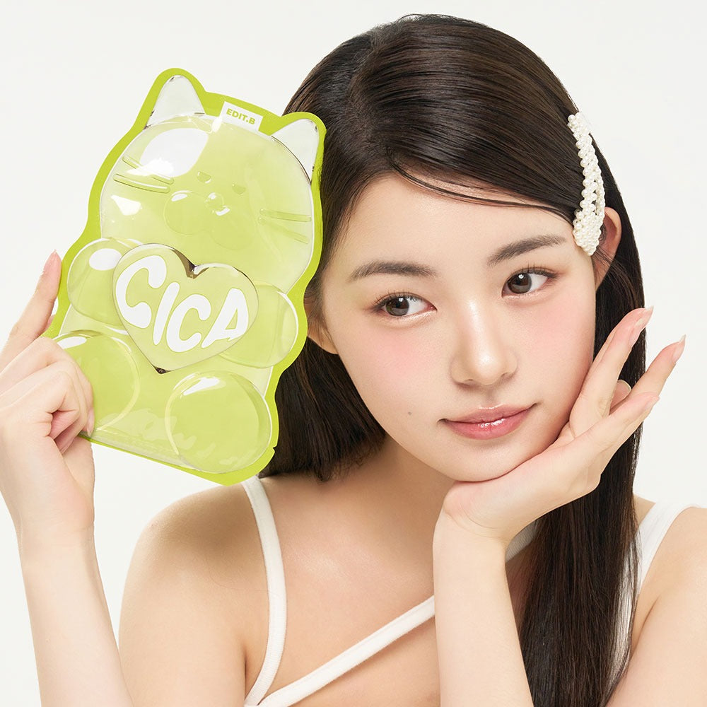 EDIT.B Waterfull Gumi Mask Cica : modèle avec masque vert Cica et fond clair, produit de la marque EDIT.B en gros plan.