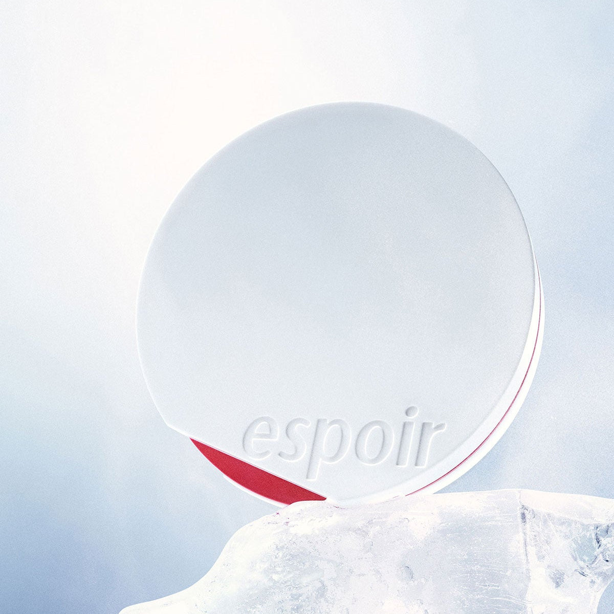 ESPOIR Bevelvet Sebumcut Cooling Cushion de la marque ESPOIR, présenté sur fond bleu clair avec gel froid.