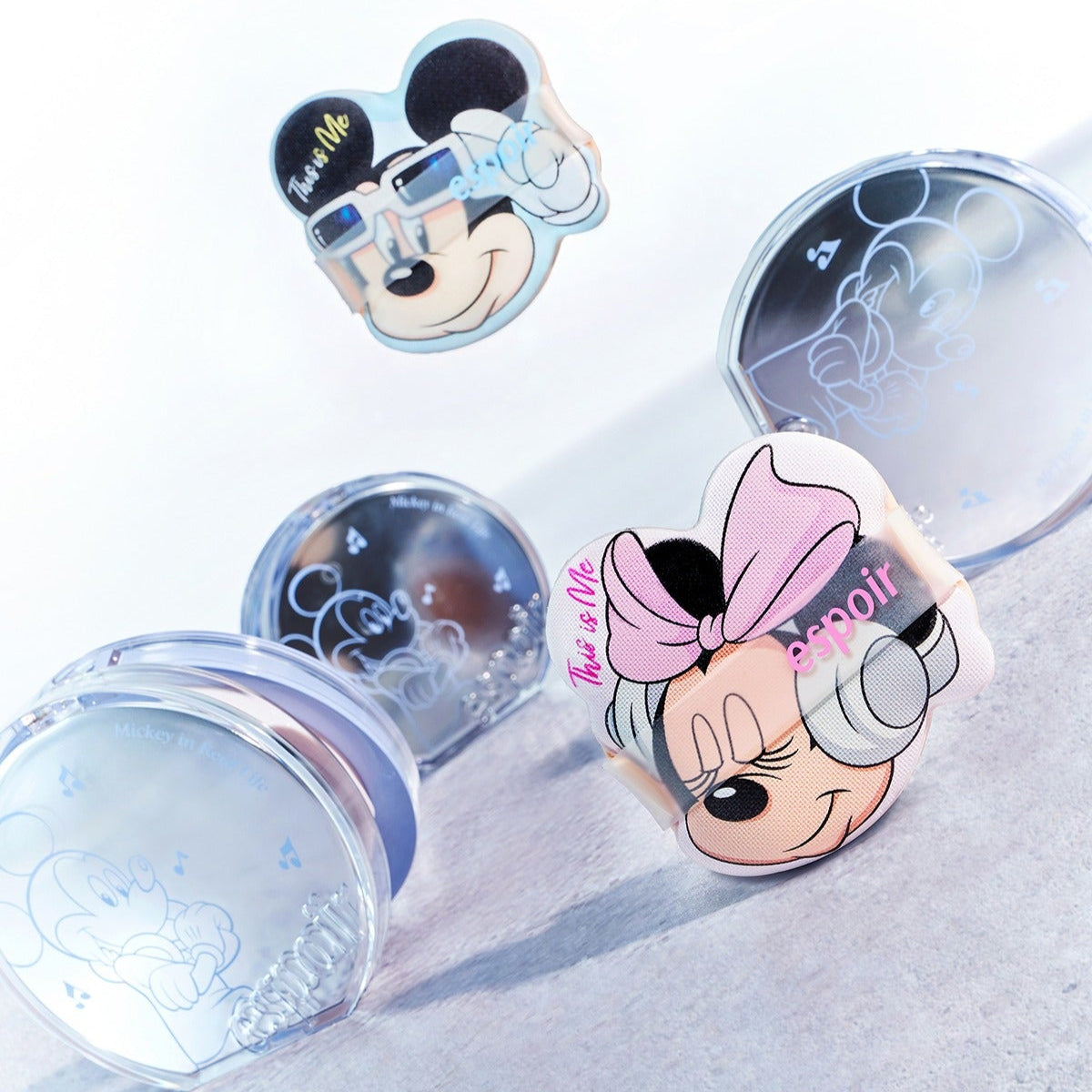 Coussin ESPOIR Bevelvet Cover SPF42/PA++ Disney Edition avec illustrations de Mickey et Minnie.