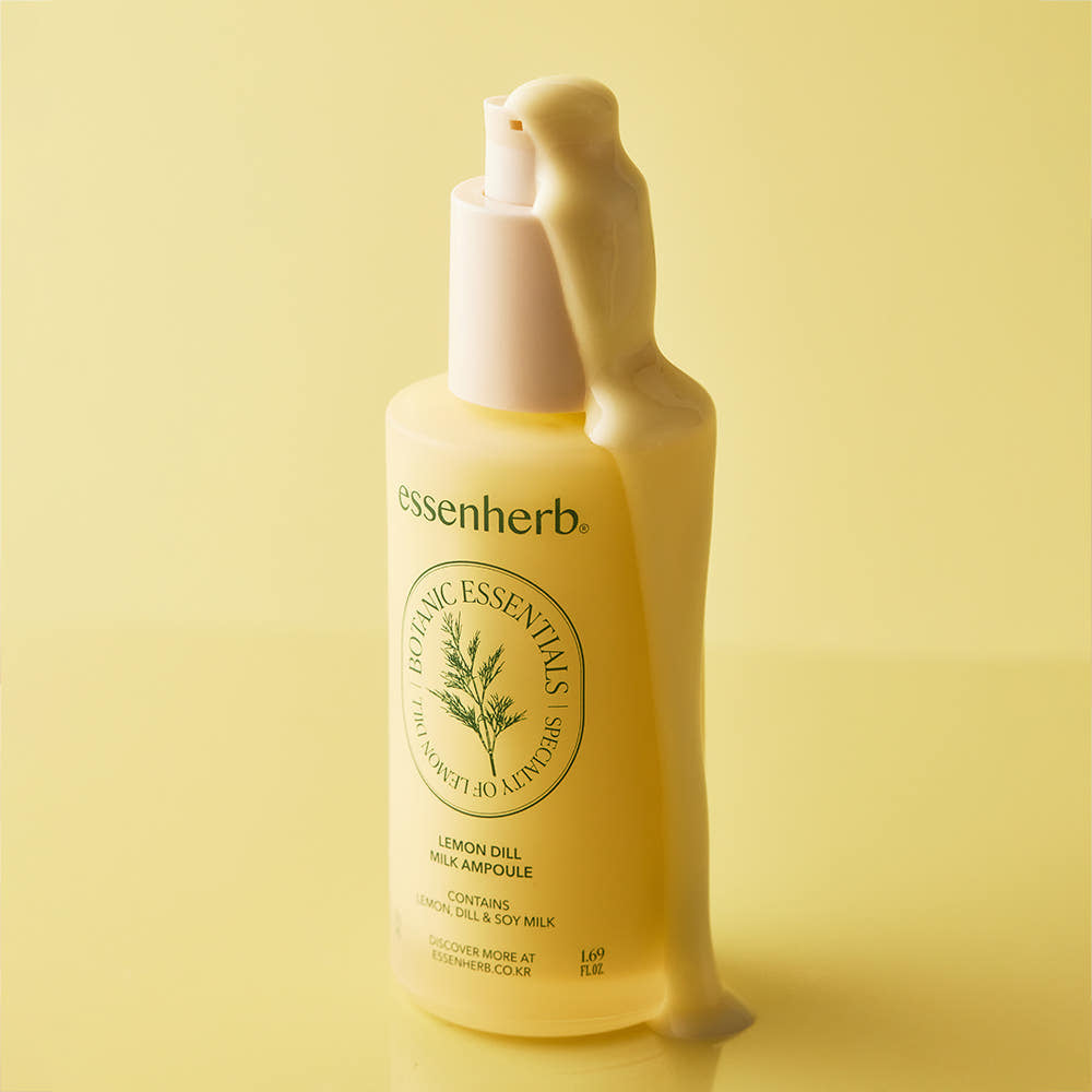 Flacon de 50ml ESSENHERB Lemon Dill Milk Ampoule avec lait jaillissant, sur fond jaune.