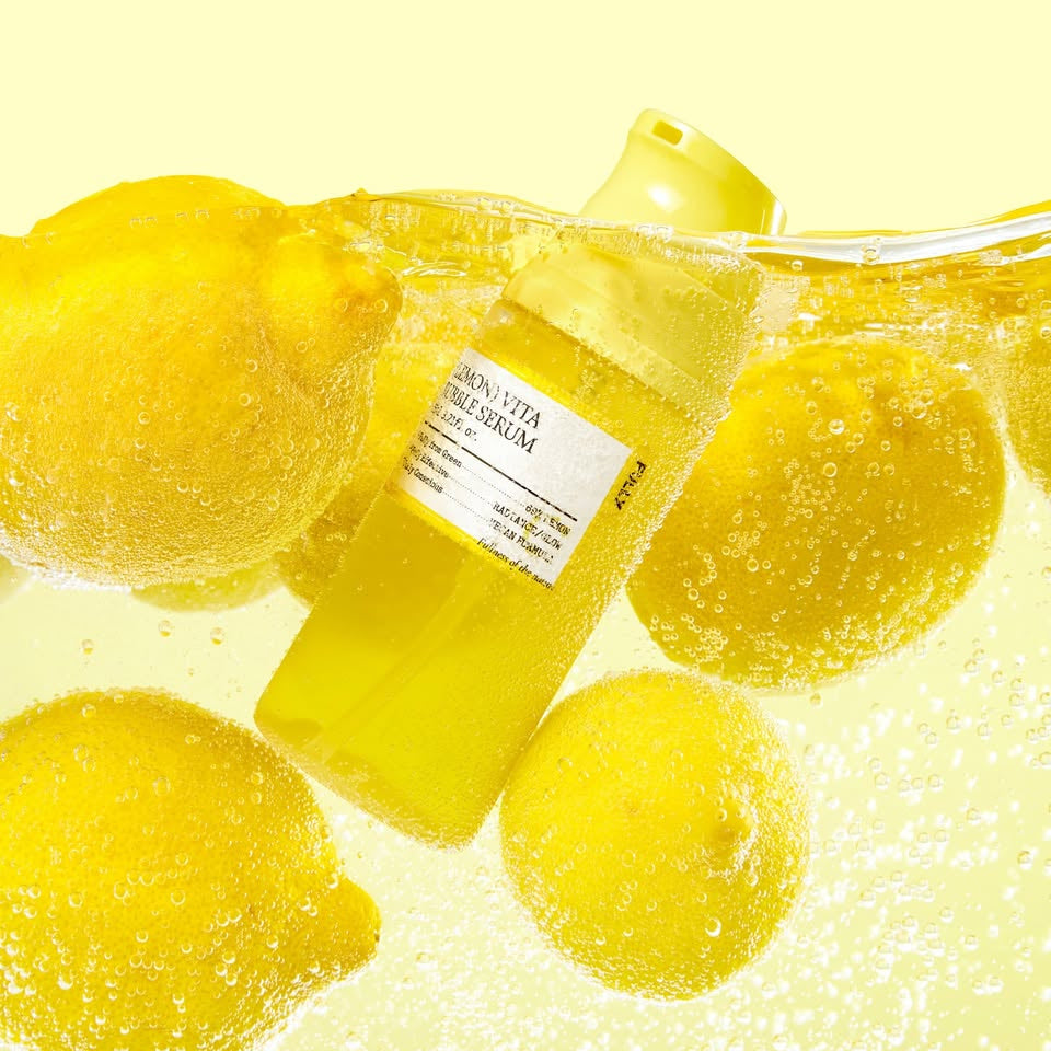FULLY Lemon Vita Bubble Serum 95ml de FULLY, bouteille jaune citron en arrière-plan avec bulles visuelles.