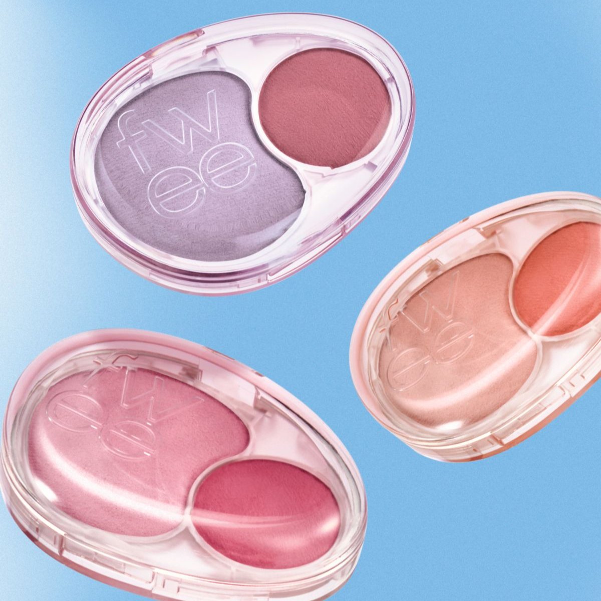 FWEE mellow Dual Blush de la marque FWEE, duo blush violet et rose en boîtier transparent sur fond bleu clair