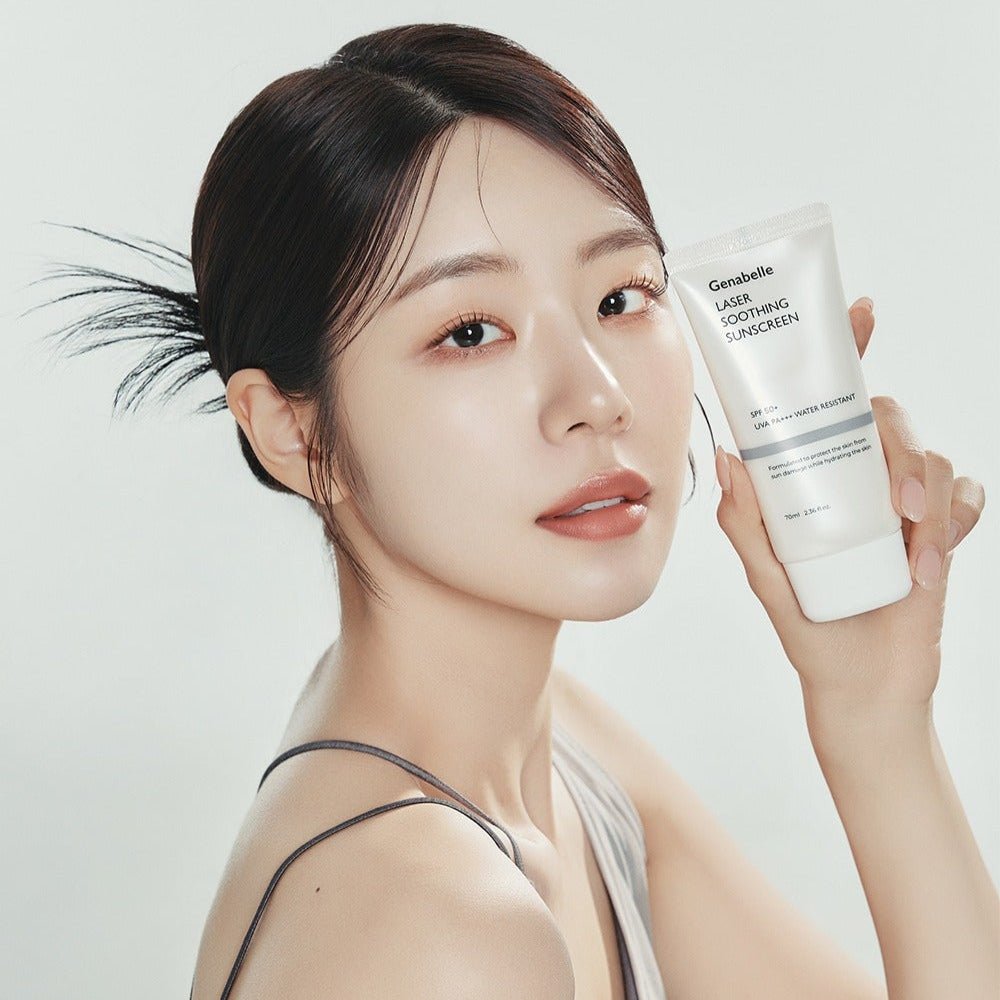 GENABELLE Laser Soothing Sunscreen 70ml de la marque Genabelle : femme applique la crème solaire, packaging visible sur fond clair.