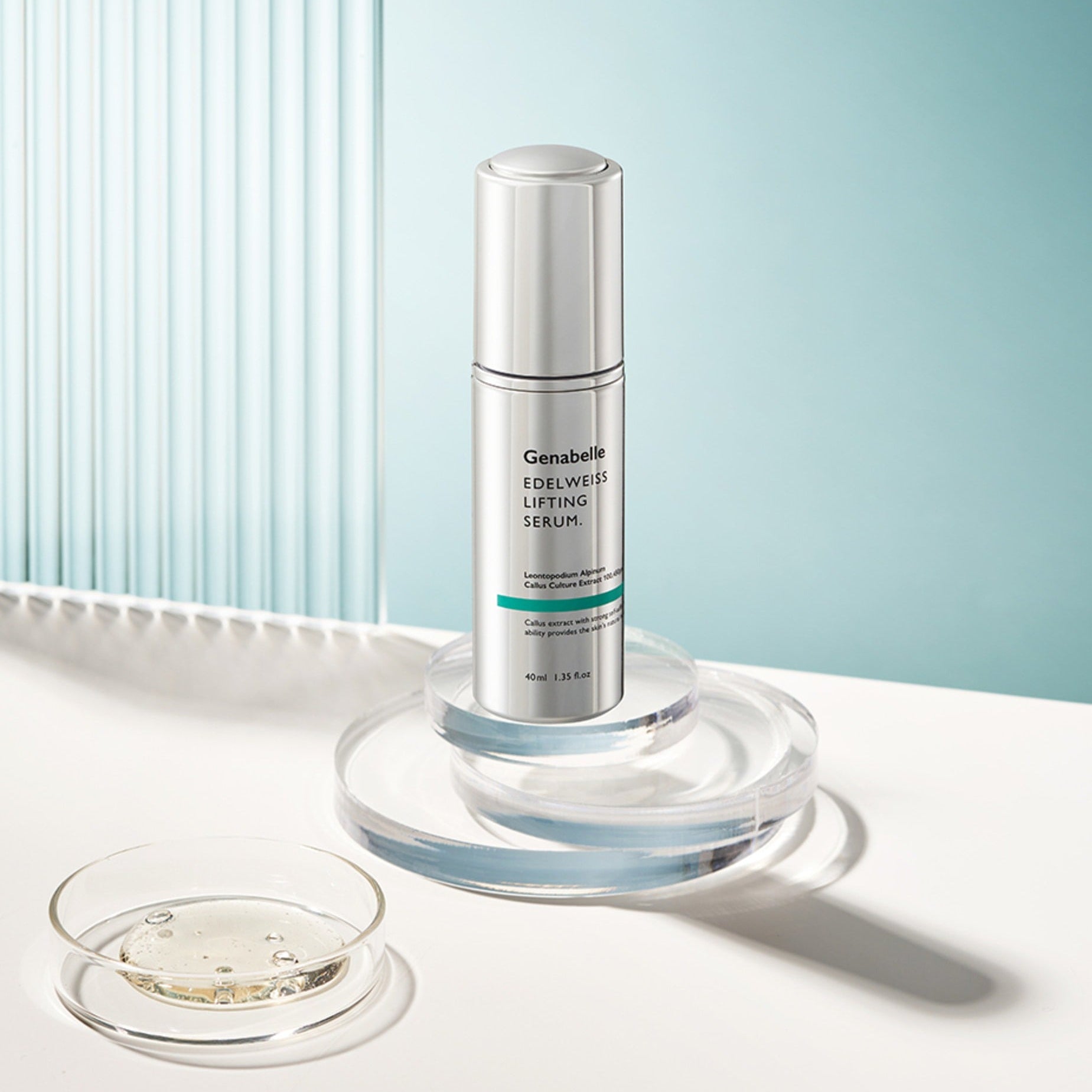 Bouteille de GENABELLE Edelwiss Lifting Serum 40ml sur fond moderne élégant.