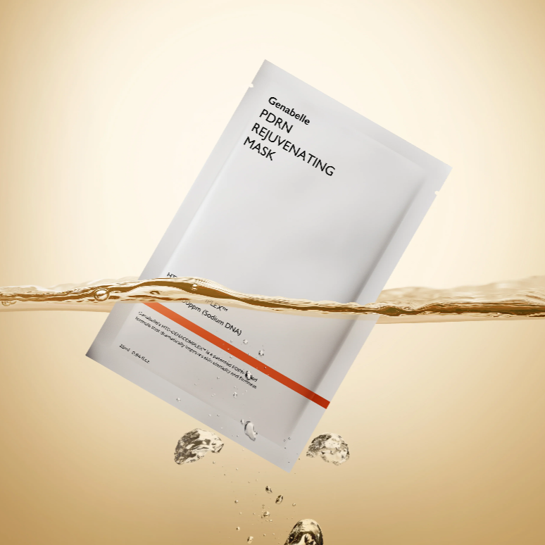 GENABELLE PDRN Rejuvenating Mask 5ea flottant dans l'eau, emballage blanc élégant. Masque visage hydratant et revitalisant en action.