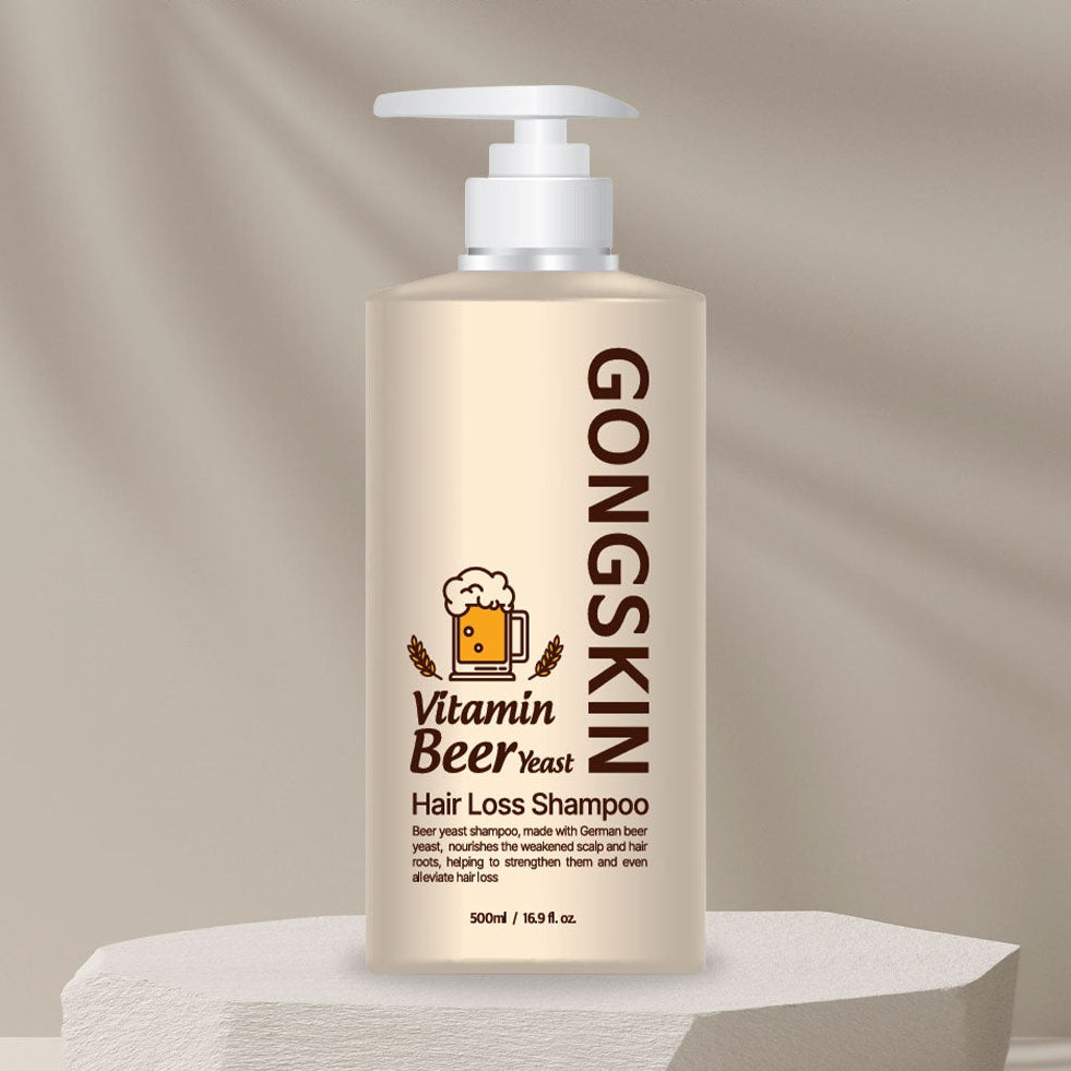 GONGSKIN Vitamin Beer Yeast Hair Loss Shampoo 500ml, bouteille blanche pompe, marque GONGSKIN sur fond beige minimaliste.