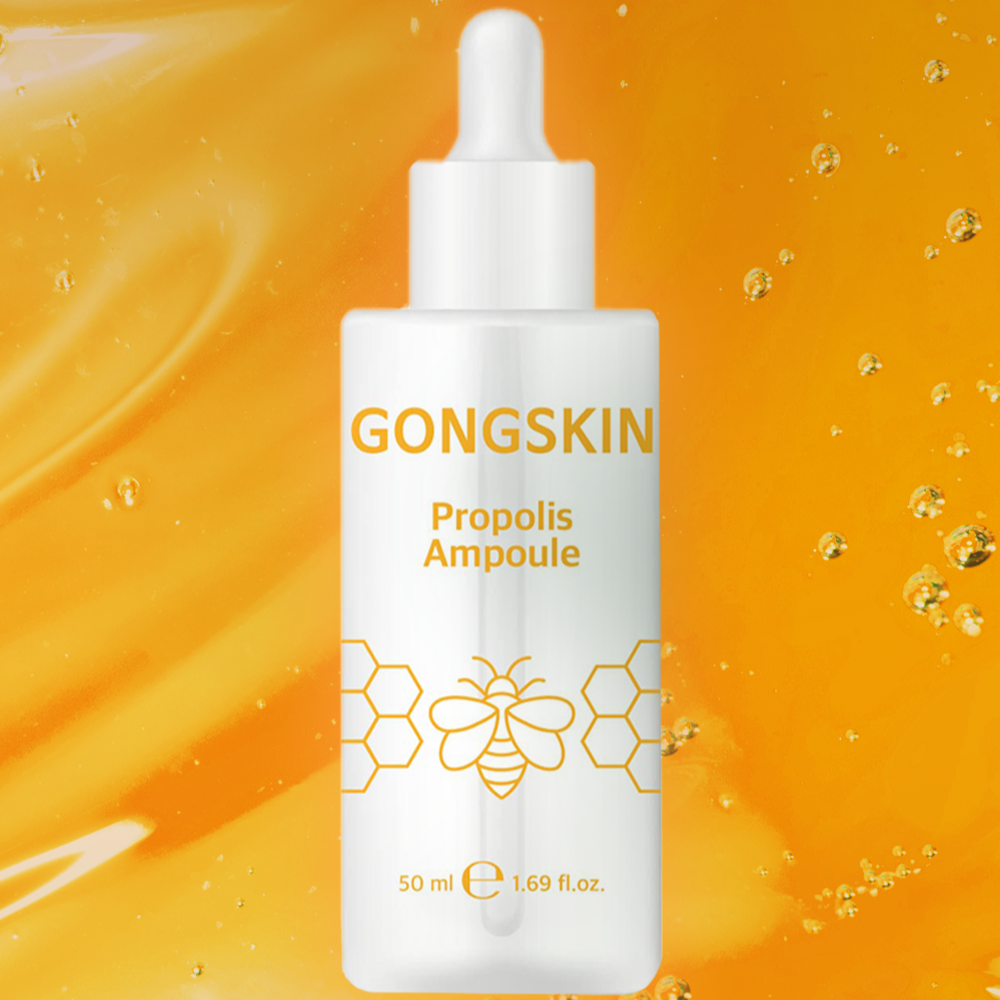 Le sérum GONGSKIN Propolis Ampoule 50ml sur fond de gel doré, idéal pour une peau radieuse et hydratée.