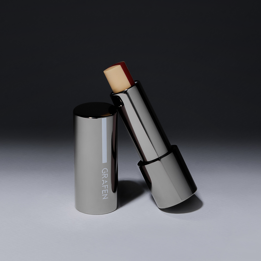 GRAFEN Triple Lip™ 3.9g, rouge à lèvres noir et argent sur fond sombre, marque GRAFEN en contexte produit.