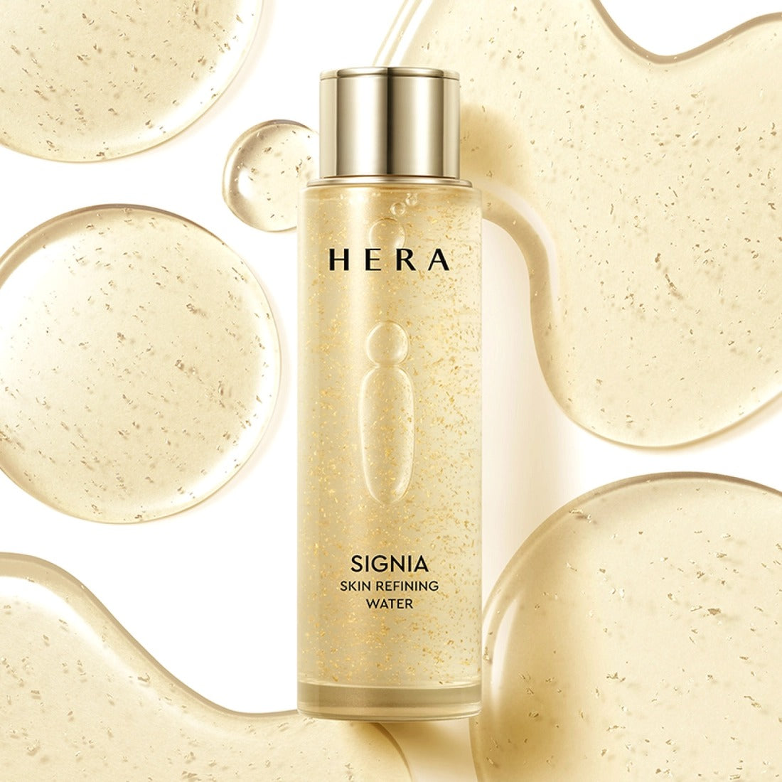HERA Signa Skin refreshing Water 180ml, lotion visage hydratante pour une peau éclatante. Flacon de luxe sur fond éclatant.