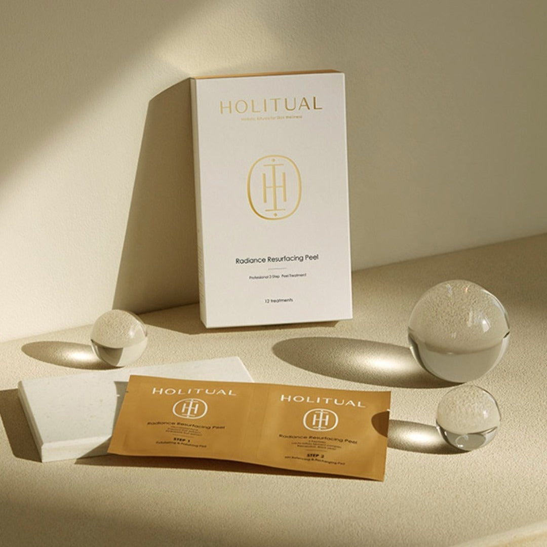Produit HOLITUAL Radiance Resurfacing Peel présenté avec élégance en arrière-plan minimaliste, reflétant son efficacité et sophistication.