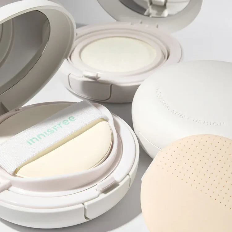 INNISFREE No Sebum Sun Cushion 14g : coussin solaire anti-brillance Innisfree en boîte ouverte, sur fond clair.