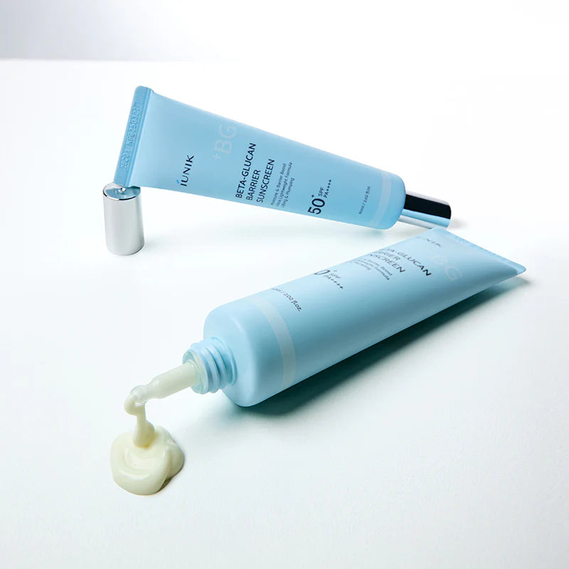 IUNIK Beta Glucan Barrier Sunscreen 60ml, crème solaire démaquillante de la marque IUNIK sur fond clair, tube bleu.