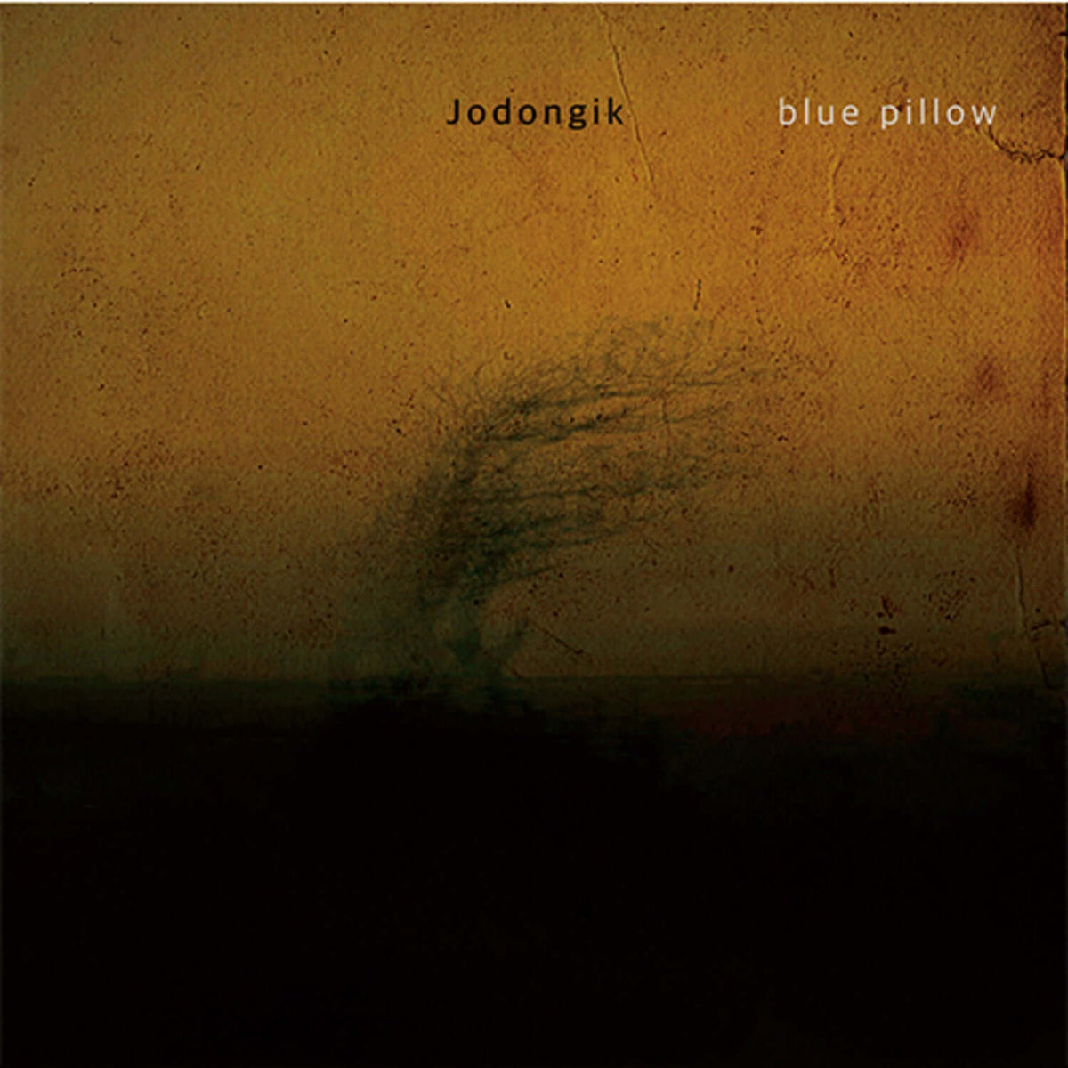 JO DONGIK - (Standard) - Album Kpop, pochette “blue pillow” au fond brun/noir, ambiance retro minimaliste.
