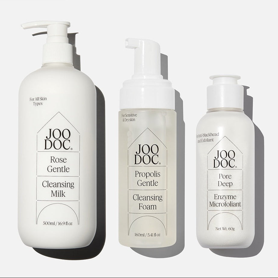 JOODOC Barrier Protection Gentle Cleanser Set, bouteilles de nettoyant et mousse sur fond clair, vue produit en studio