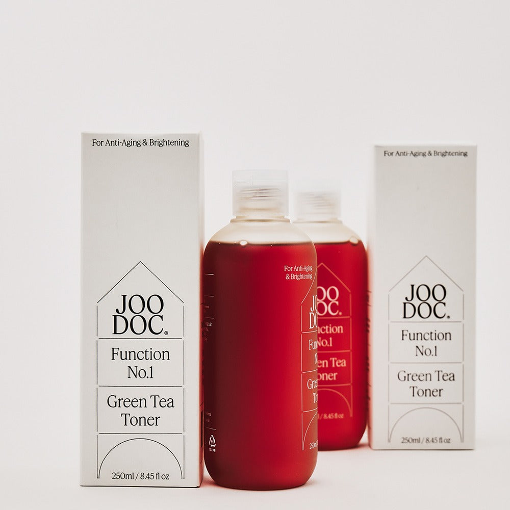 JOODOC Function No. 1 Organic Green Tea 78% Toner 250ml, flacons et packshot sur fond clair, marque JOODOC visible.