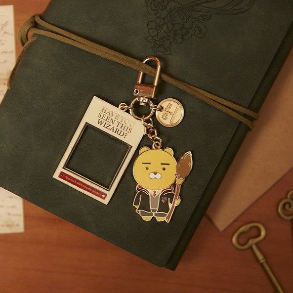 KAKAO FRIENDS Figure Metal Key Ring Ryan #HarryPotterCollection disponible sur Ma petite Coree, ton Eshop 100% K-beauty en direct de Seoul