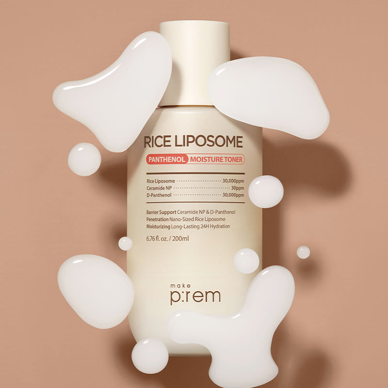 MAKE P:REM Rice Liposome Panthenol Moisture Toner 200ml, bouteille maquillage, gouttes crème sur fond beige