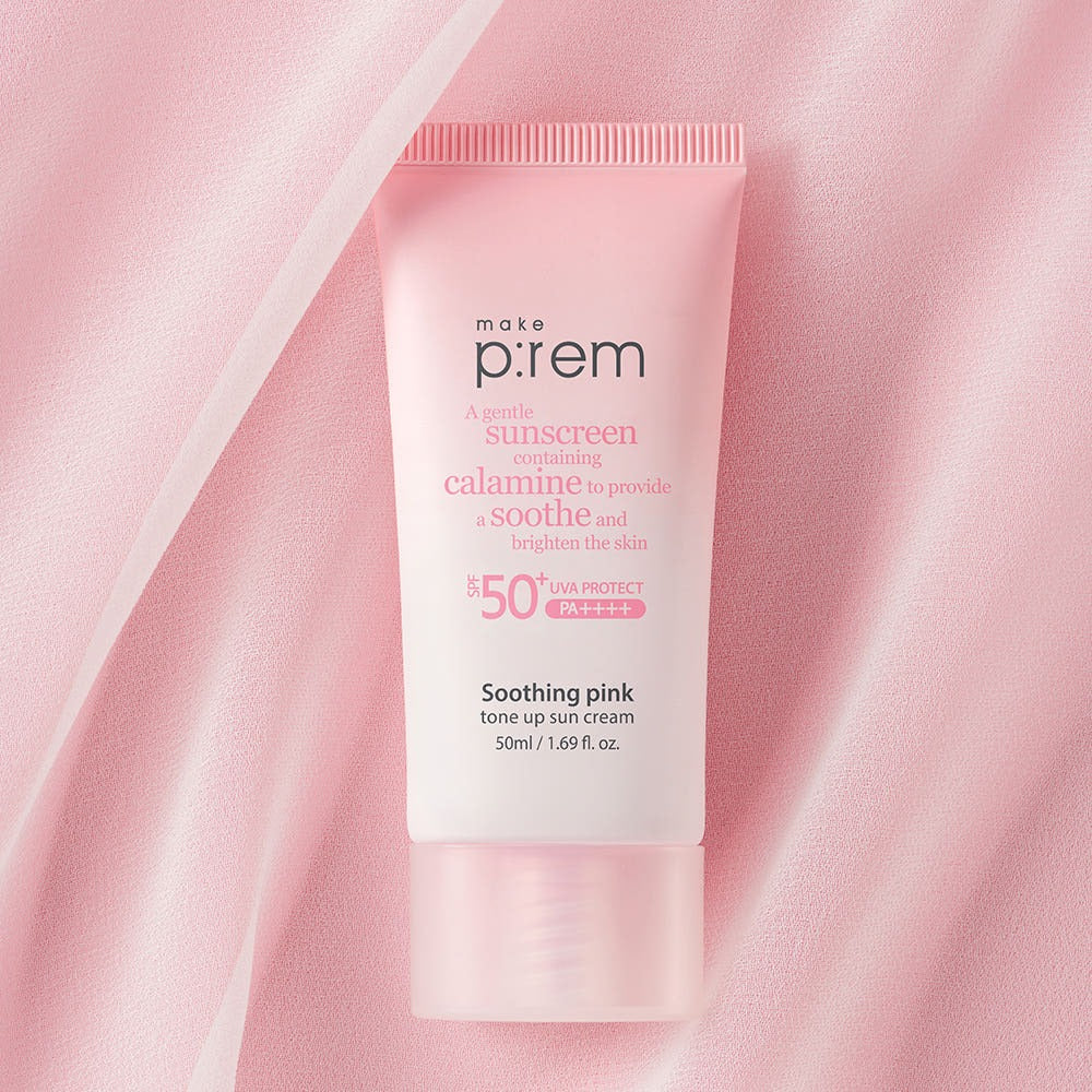 MAKE P:REM Soothing Pink Tone-Up Sunscreen SPF 50+ PA++++ 50ml, tube sur fond rose, marque visible, peau apaisée.